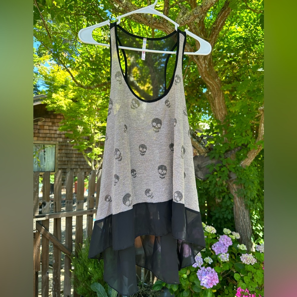Razor back skull dressy tank